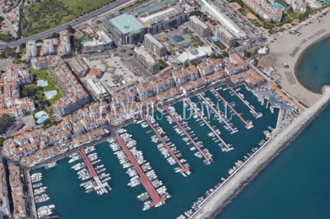 Marbella. Puerto Banús. Apartamentos turísticos en venta con licencia.