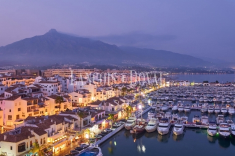 Puerto Banús. Marbella. Local Comercial en Zona Premium. Actualmente sala de fiestas exclusiva.