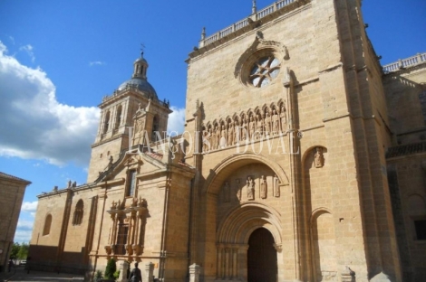 Ciudad Rodrigo. Salamanca. Hotel con encanto en venta. Centro histórico. 