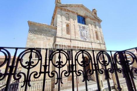 Ciudad Rodrigo. Salamanca. Hotel con encanto en venta. Centro histórico. 