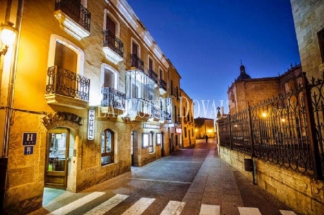 Ciudad Rodrigo. Salamanca. Hotel con encanto en venta. Centro histórico. 