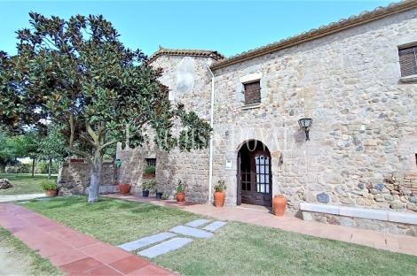 Masia histórica en venta junto a la Costa Brava. Llagostera. Girona