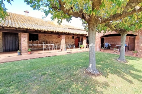 Masia histórica en venta junto a la Costa Brava. Llagostera. Girona