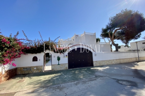 Vera. Costa de Almería. Exclusiva villa en venta. Acceso directo a la playa