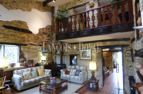 Barreiros. Lugo. Antigua casona en Venta con vistas al mar