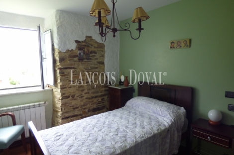Barreiros. Lugo. Antigua casona en Venta con vistas al mar
