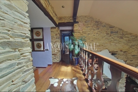 Barreiros. Lugo. Antigua casona en Venta con vistas al mar