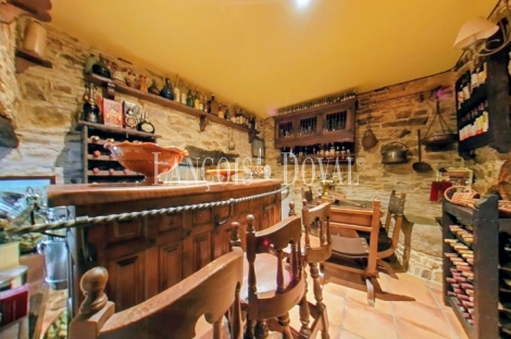 Barreiros. Lugo. Antigua casona en Venta con vistas al mar