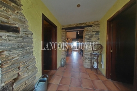 Barreiros. Lugo. Antigua casona en Venta con vistas al mar