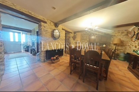 Barreiros. Lugo. Antigua casona en Venta con vistas al mar