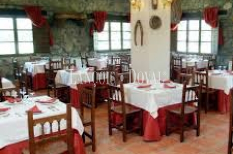 Toledo. Venta casa rural con restaurante ideal eventos. La Iglesuela del Tiétar