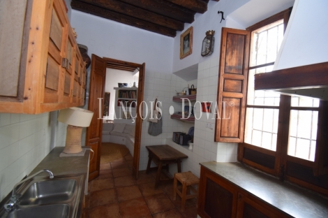 Granada. Caserío en venta ideal para convertir en hotel boutique y centro ecuestre