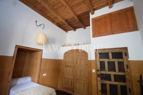 Granada. Caserío en venta ideal para convertir en hotel boutique y centro ecuestre