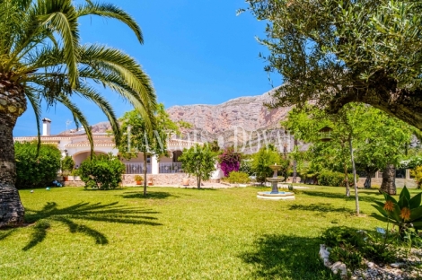 Finca en venta Jávea Montgo Valls.