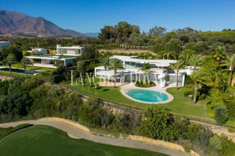 Singular villa de diseño en venta. Casares. Finca Cortesín. 