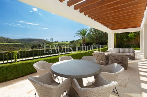 Exclusiva villa en venta a pie de Golf. Resort Finca Cortesín. Costa Del Sol.