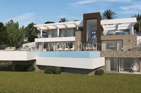 Manilva. Villa de lujo en venta en La Paloma. Excelentes vistas al mar y estrecho