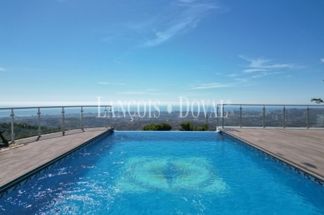 Mijas. Exclusiva villa en venta con vistas panorámicas al mar.