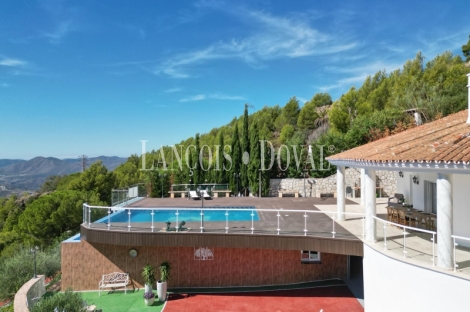 Mijas. Exclusiva villa en venta con vistas panorámicas al mar.