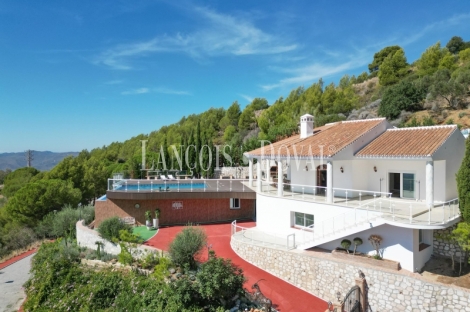 Mijas. Exclusiva villa en venta con vistas panorámicas al mar.