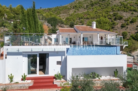 Mijas. Exclusiva villa en venta con vistas panorámicas al mar.