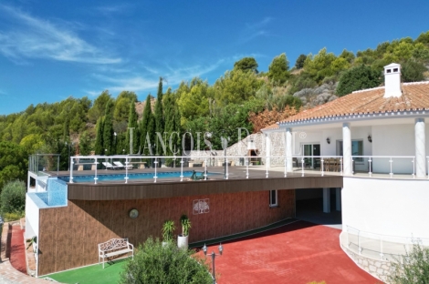 Mijas. Exclusiva villa en venta con vistas panorámicas al mar.