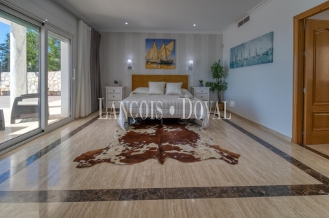 Mijas. Exclusiva villa en venta con vistas panorámicas al mar.