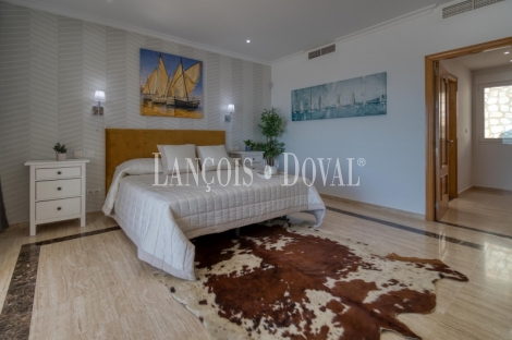 Mijas. Exclusiva villa en venta con vistas panorámicas al mar.