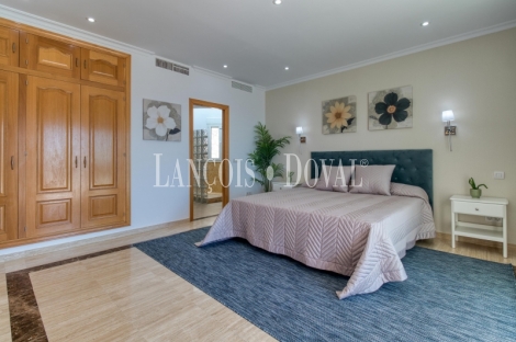 Mijas. Exclusiva villa en venta con vistas panorámicas al mar.