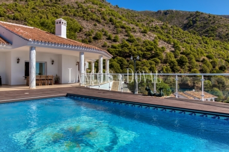 Mijas. Exclusiva villa en venta con vistas panorámicas al mar.