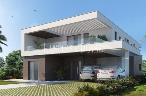 Cala de Mijas. Villa  en venta  en Urb Calanova Golf. Vistas  al mar.