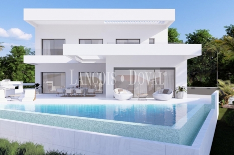 Estepona. Villa en venta en la playa. Arquitectura moderna y sostenible.