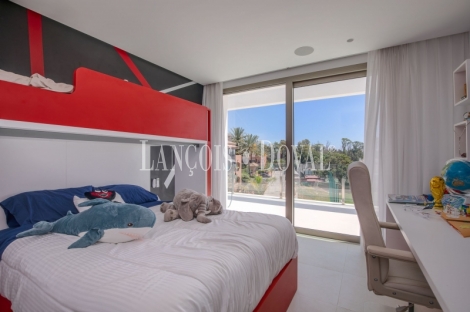 Marbella. Guadalmina Baja. Villa de lujo en venta. Propiedades exclusivas en la Costa del Sol.