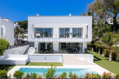 Marbella. Guadalmina Baja. Villa de lujo en venta. Propiedades exclusivas en la Costa del Sol.