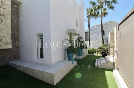 Benahavís. Nueva Atalaya. Exclusiva villa en venta en primera linea golf.