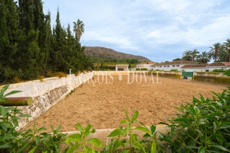 Alicante. Novelda. Venta finca ecuestre y eventos.