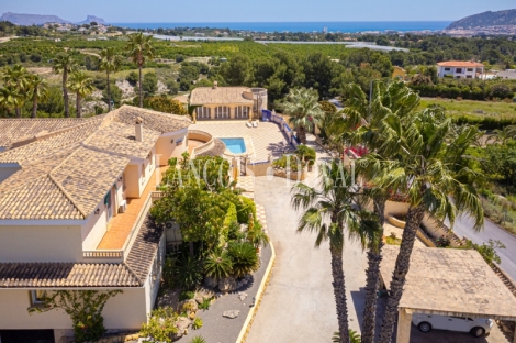 Alicante. Exclusiva finca en venta con vistas al mar. Alfàz Del Pi