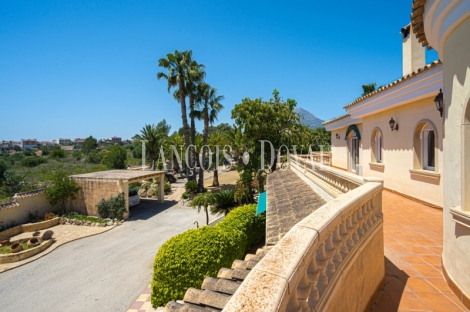 Alicante. Exclusiva finca en venta con vistas al mar. Alfàz Del Pi