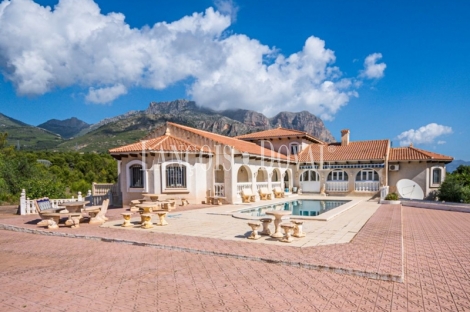 Alicante. La Nucia. Finca única y exclusiva en venta en entorno privilegiado