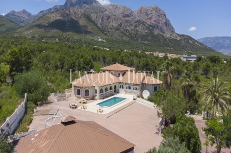 Alicante. La Nucia. Finca única y exclusiva en venta en entorno privilegiado