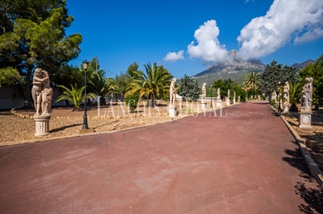 Alicante. La Nucia. Finca única y exclusiva en venta en entorno privilegiado