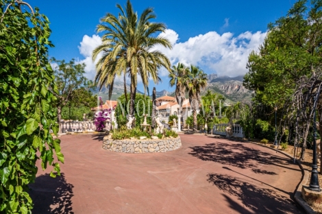 Alicante. La Nucia. Finca única y exclusiva en venta en entorno privilegiado