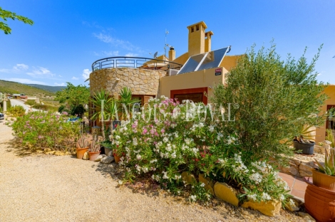 Relleu. Alicante. Finca en venta ideal hotel boutique.