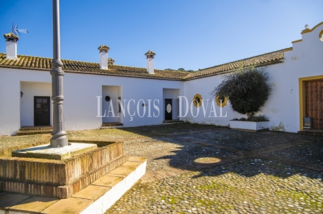 Cádiz. Exclusiva finca en venta. Coto de caza, instalaciones hípicas y plaza de toros