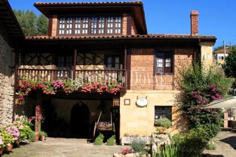 Cantabria. Casona de piedra en venta reconvertida en Posada Rural.