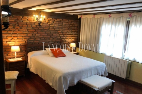 Cantabria. Casona de piedra en venta reconvertida en Posada Rural.