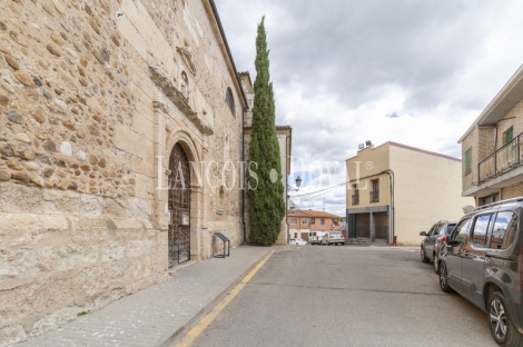 Yunquera de Henares. Guadalajara. Edificio singular en venta. Dotacional, comercial y residencial.