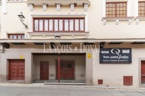 Yunquera de Henares. Guadalajara. Edificio singular en venta. Dotacional, comercial y residencial.