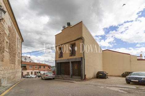 Yunquera de Henares. Guadalajara. Edificio singular en venta. Dotacional, comercial y residencial.