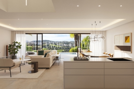 Estepona. Promoción de Villas en venta con vistas al mar cerca de Campo de Golf